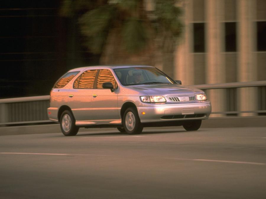  Nissan Altra EV 1998 года  (фото 2 из 4)